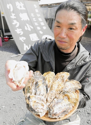 海良水産が養殖したマガキ＝赤穂市御崎