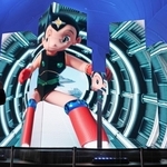 パソナグループのパビリオンに映し出された「ネオアトム」の映像（©Ｔｅｚｕｋａ　Ｐｒｏｄｕｃｔｉｏｎｓ）＝２日午後、大阪・夢洲（撮影・丸山桃奈）