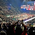 開業した「ジーライオンアリーナ神戸」。アーティストらがライブパフォーマンスなどを繰り広げた＝４日夜、神戸市中央区新港町（撮影・風斗雅博）