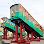 改修された六甲ケーブルの車両（神戸六甲鉄道提供）