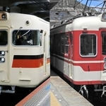 山陽電鉄の車両（左）と神戸電鉄の車両（右）