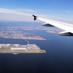 空から見た神戸空港＝２０２０年、筆者撮影