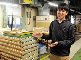 マッチ製造で培った技術を礎に、新たな展開を続ける嵯峨山真史社長＝兵庫県太子町鵤