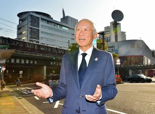 神戸三宮駅周辺の再開発に尽力した角和夫さん＝２０１４年１２月、神戸市中央区