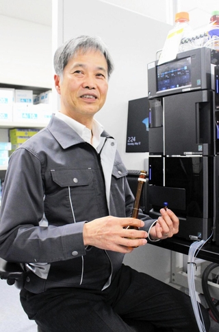 沢井製薬の「神戸分析研究センター」で責任者を務める同社物性研究部長の三村尚志さん＝神戸市中央区港島南町１