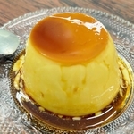 ロングセラーのカスタードプリン＝神戸市東灘区向洋町西５、モロゾフ六甲アイランド工場