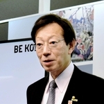 神戸空港の国際チャーター便の運航状況を説明する久元喜造市長＝９日午後、神戸市役所（撮影・井沢泰斗）