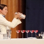 優勝した「バー　スロッピージョー」の生田理実さん＝神戸市東灘区御影塚町１（神戸酒心館提供）