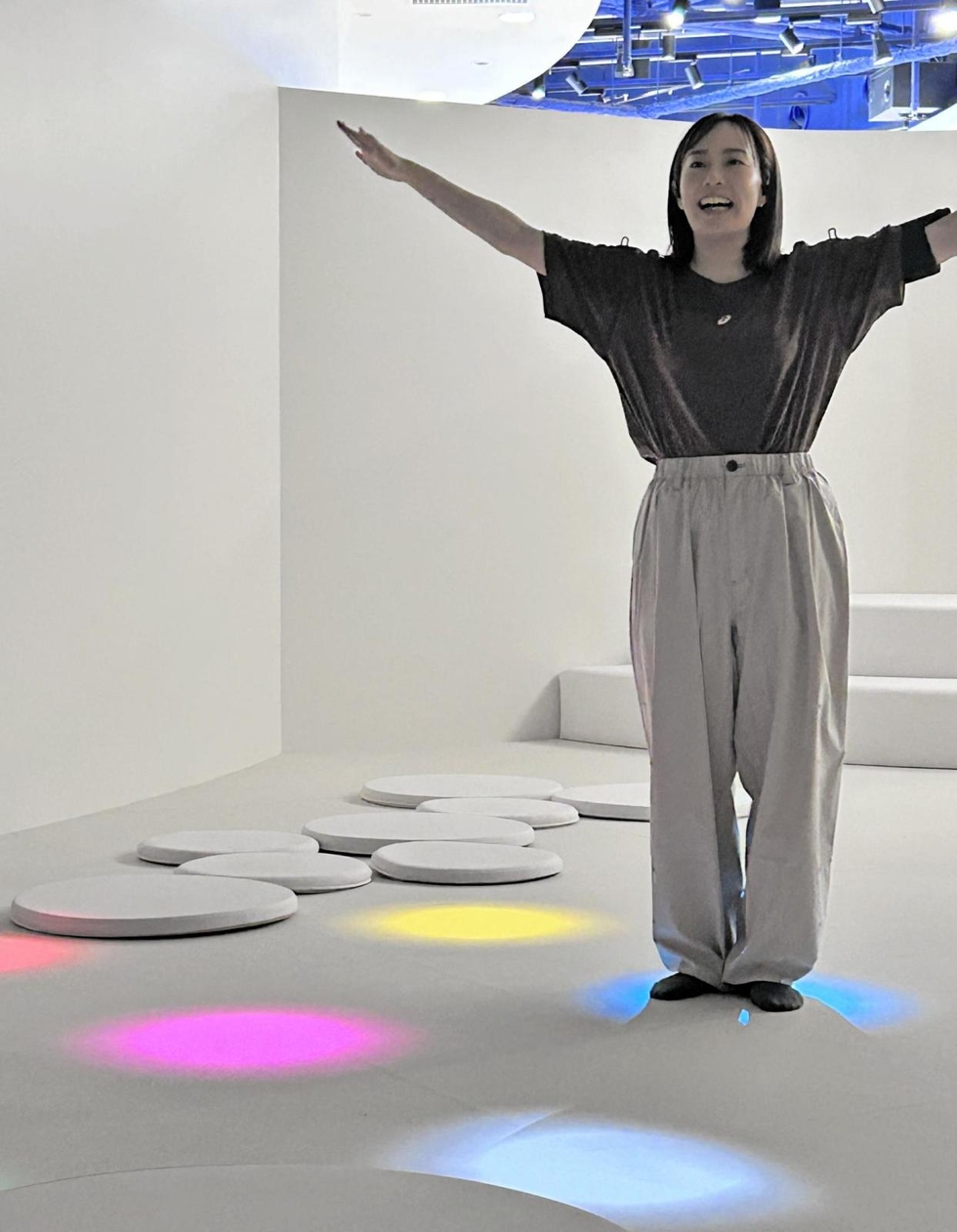 石川佳純さんも感激 映像や光、音の体験エリア アシックスがグラン