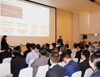 アリーナの滑り出しについて報告するワンブライトコウベの渋谷順社長＝神戸市中央区新港町、ステージフェリシモホール