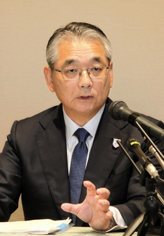 ＪＲ西日本の社長に就任し、会見する倉坂昇治氏＝１８日午後、大阪市北区中之島５（撮影・若林幹夫）