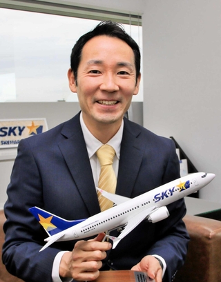 インタビューに応じるスカイマークの本橋学社長＝東京都大田区羽田空港３