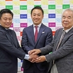３者協定を締結した（左から）コープ自然派兵庫、泉平、有機加工食品コンソーシアムの代表者ら（泉平提供）