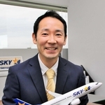 インタビューに応じるスカイマークの本橋学社長＝東京都大田区羽田空港３