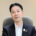 インタビューに応じるみなと銀行の持丸秀樹社長＝神戸市中央区三宮町２、本店