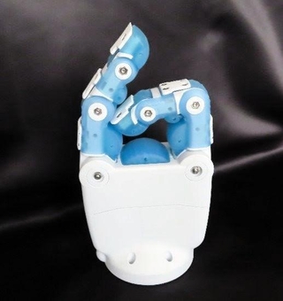 ３Ｄプリンターでゴム材料を造形したロボットハンドの「指」部分（住友ゴム工業提供）