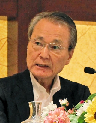 関税交渉や万博に関する質問に答える経団連の筒井義信会長＝大阪市北区中之島５