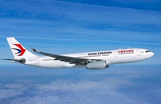 神戸空港への国際チャーター便就航を発表した中国東方航空の機体（同社提供）