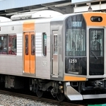 オレンジ色を基調とした現在の１０００系車両（阪神電気鉄道提供）