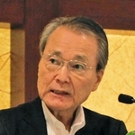 関税交渉や万博に関する質問に答える経団連の筒井義信会長＝大阪市北区中之島５