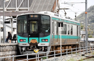 兵庫県関連で輸送密度が最低だった区間に含まれたＪＲ加古川線の西脇市駅＝西脇市野村町