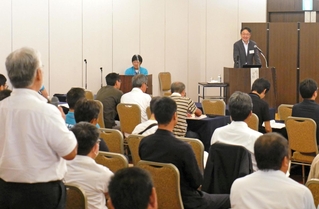各地の大規模農家が集い議論した全国稲作経営者現地研究会＝神戸市中央区北野町１