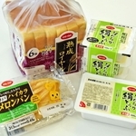 コープこうべの「継承商品」のパンや豆腐＝神戸市内