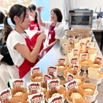 マルヤナギ小倉屋が万博会場で振る舞った「未来のおにぎり」＝８月４日、大阪市此花区の夢洲