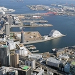 神戸港のウオーターフロント＝２０２２年撮影