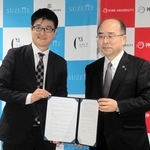 包括連携協定を結んだ神戸大の藤澤正人学長（右）とシュゼット・ホールディングスの蟻田剛毅社長＝神戸市灘区六甲台町、神戸大