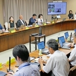 兵庫県の経済・雇用政策について経営者や専門家らが具体策を議論した会議＝県庁