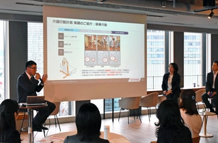 セミナーに登壇した（左から）川崎重工業の寺井昭平さんと日本ノーリフト協会の保田淳子代表理事、ディアージュ神戸の中尾美隆副支配人＝神戸市中央区加納町４