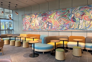 「ファミリーフレンドリーストア」としてオープンした「スターバックスコーヒーららぽーと甲子園１階店」（スターバックスコーヒージャパン提供）