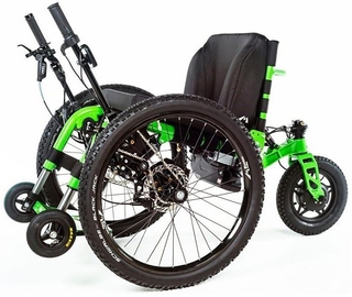 好日山荘が体験会で紹介するアウトドア専用車いす（同社提供）