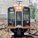 従来塗装で走る阪神電気鉄道の１０００系車両＝阪神尼崎駅（同社提供）