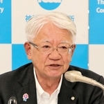 会見に臨む神戸商工会議所の川崎博也会頭＝神戸市中央区港島中町６（撮影・大島光貴）