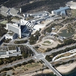 安藤忠雄氏が設計を手がけた複合文化リゾート施設「淡路夢舞台」＝２０１５年、淡路市