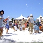 20、21日に「神戸三田プレミアム・アウトレット」に登場する人工雪遊び広場のイメージ（三菱地所・サイモン提供）