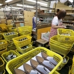 神戸を代表する地場産業、ケミカルシューズ。地域内の分業を軸に長い歴史を刻んできた＝２０２０年、神戸市長田区