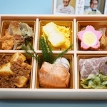 大丸神戸店で限定販売される「おためしおせち」＝神戸市中央区