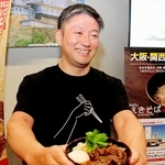 駅弁をテーマにしたシンポジウムで講演するまねき食品の竹田典高社長。大阪・関西万博では「究極のえきそば」を提供した＝姫路市北条