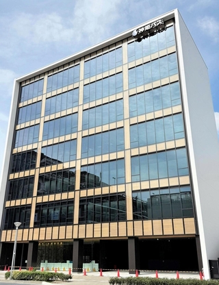 完成した神姫バスの姫路本社ビル＝姫路市北条口１