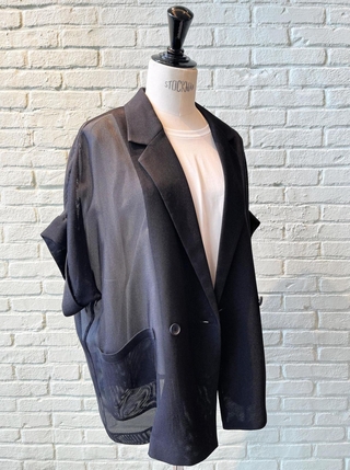 「オペークドットクリップ」で今夏人気だった、メッシュ素材のジャケット（ワールド提供）