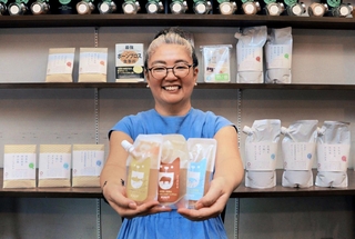 ボーンブロス専門店「クオンオダシラボラトリー」の石本雅代さん＝西宮市甲子園網引町、同店