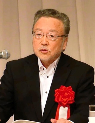 全兵庫経営研究集会で講演する「神戸物産」創業者の沼田昭二さん＝神戸市中央区港島中町６