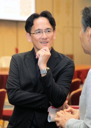 アシックス常務執行役員・最高財務責任者の林晃司氏＝神戸市中央区港島中町６、神戸ポートピアホテル