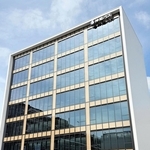 完成した神姫バスの姫路本社ビル＝姫路市北条口１