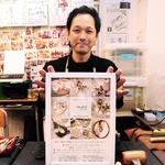 ベビーファーストシューズの製作体験を説明する藤原化工の藤原崇晃専務＝神戸市中央区中山手通２、アシオトショップ北野店