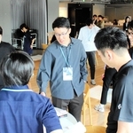 業務効率化に向けたアイデアを出し合う参加者ら＝神戸市中央区加納町４、アンカー神戸