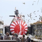 進水する潜水艦「そうげい」＝神戸市中央区東川崎町３